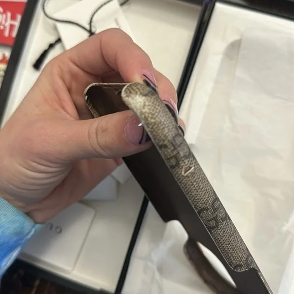 Gucci phone case with Bee - Picture 4 of 9